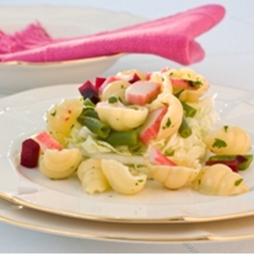 Salada de Macarrão com Kani e Legumes